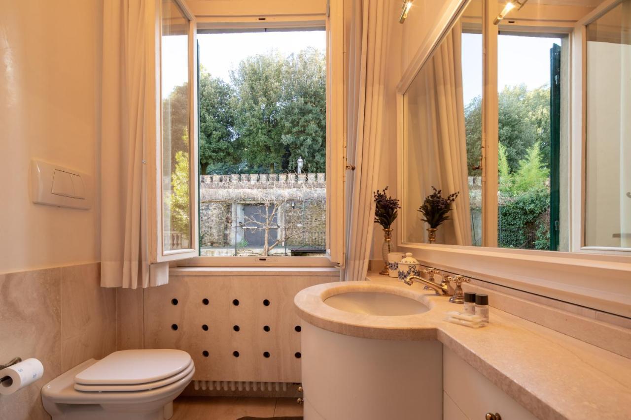 Lungarno Panoramic View Apartment Florence